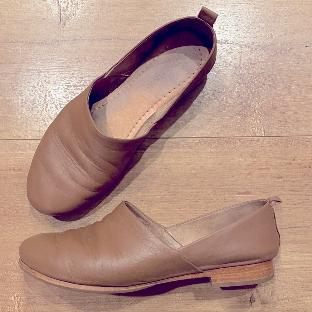 Poppy Barley | 7 Wide At Leisure Slip-On 2.0 Praline